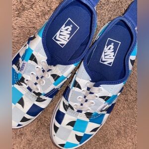 Boys Shark Glow-in-the-dark VANS - size 1.5